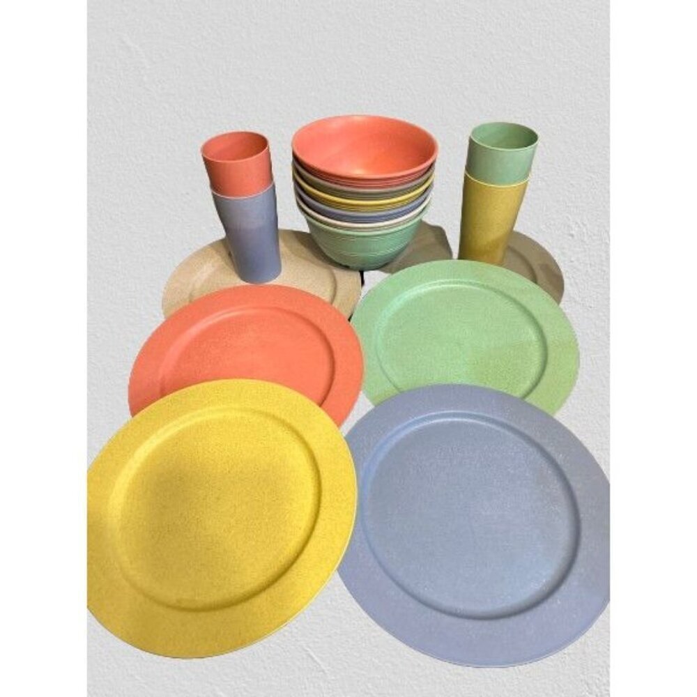 Vintage Tupperware 16 Piece Set - 4 Tumblers 6 Bowls 6 Plates